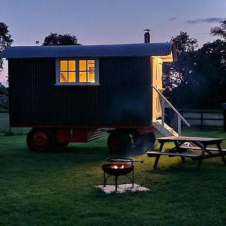 The Delkin Shepherds Huts Castle Combe Exteriér fotografie