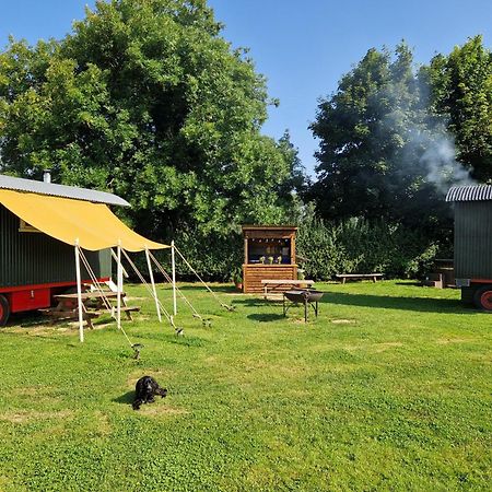 The Delkin Shepherds Huts Castle Combe Exteriér fotografie