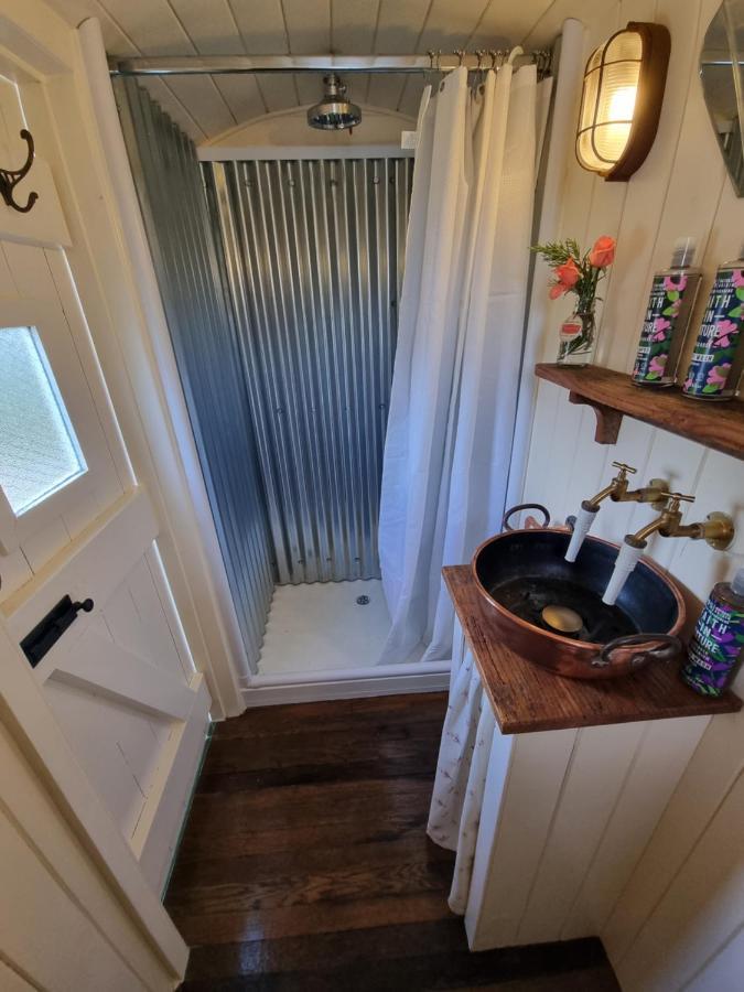 The Delkin Shepherds Huts Castle Combe Exteriér fotografie