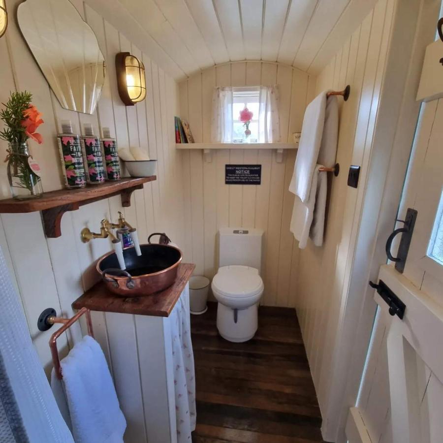 The Delkin Shepherds Huts Castle Combe Exteriér fotografie