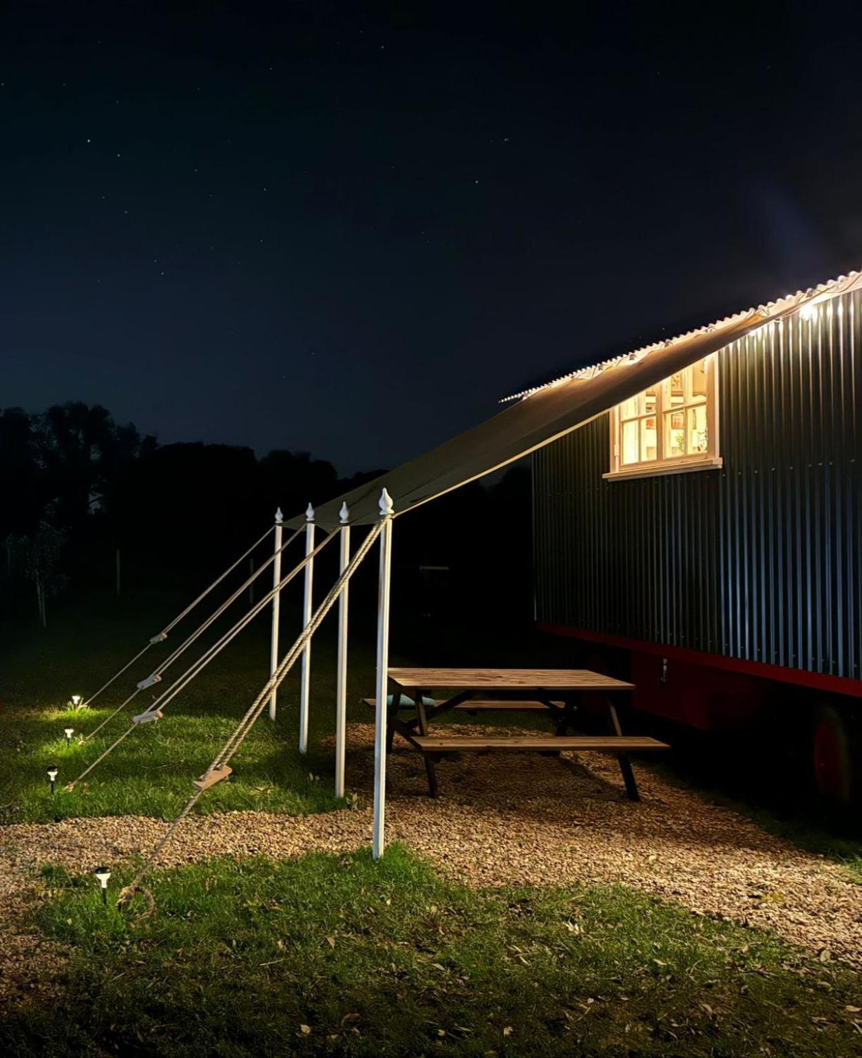 The Delkin Shepherds Huts Castle Combe Exteriér fotografie