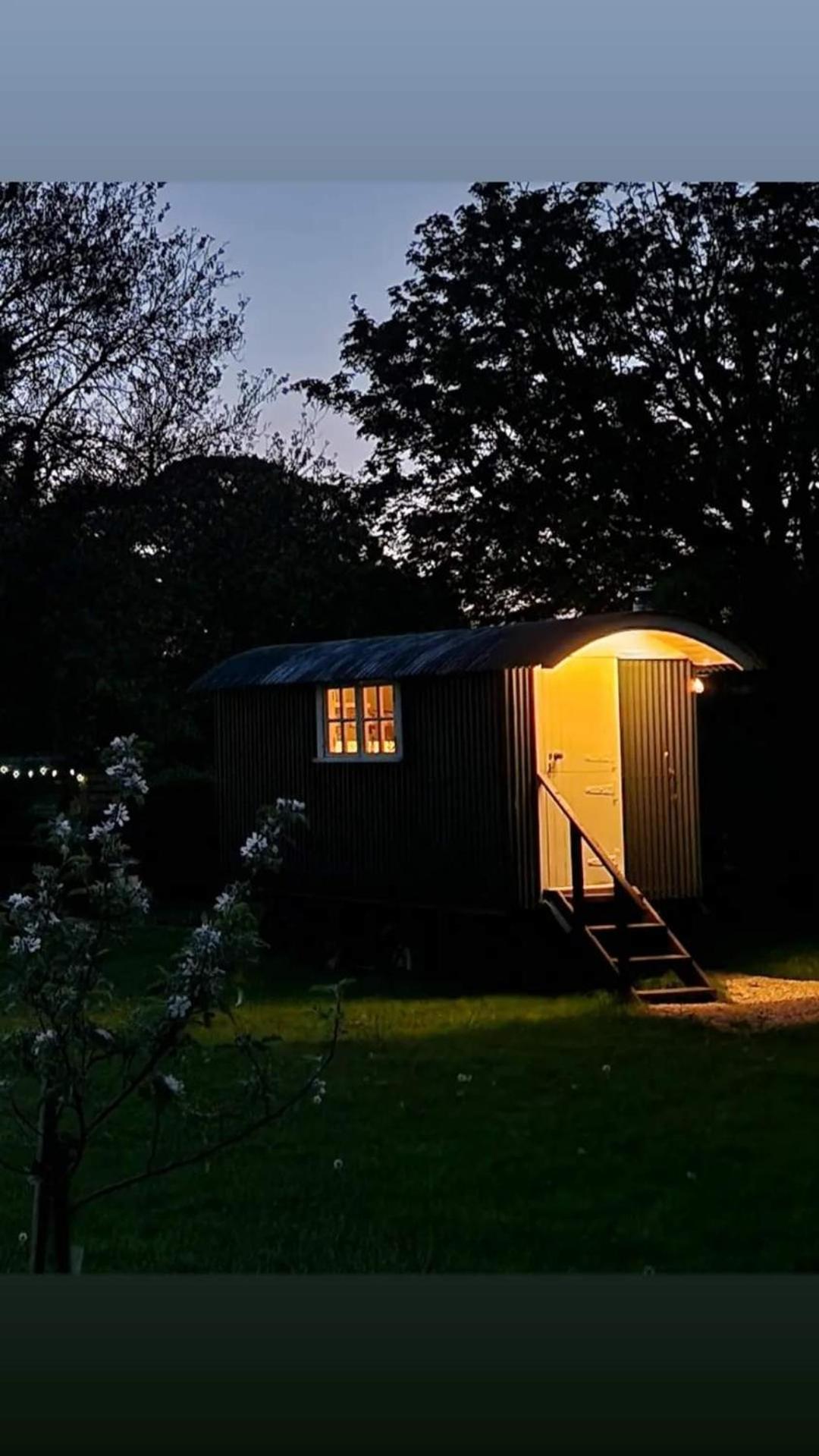 The Delkin Shepherds Huts Castle Combe Exteriér fotografie