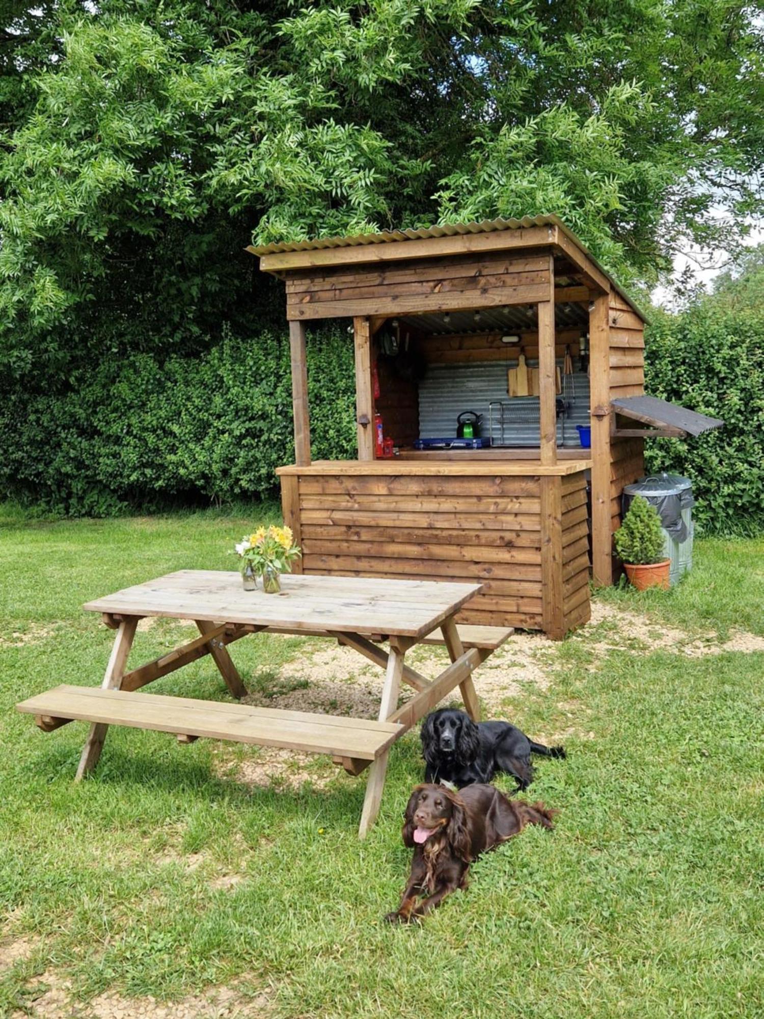 The Delkin Shepherds Huts Castle Combe Exteriér fotografie