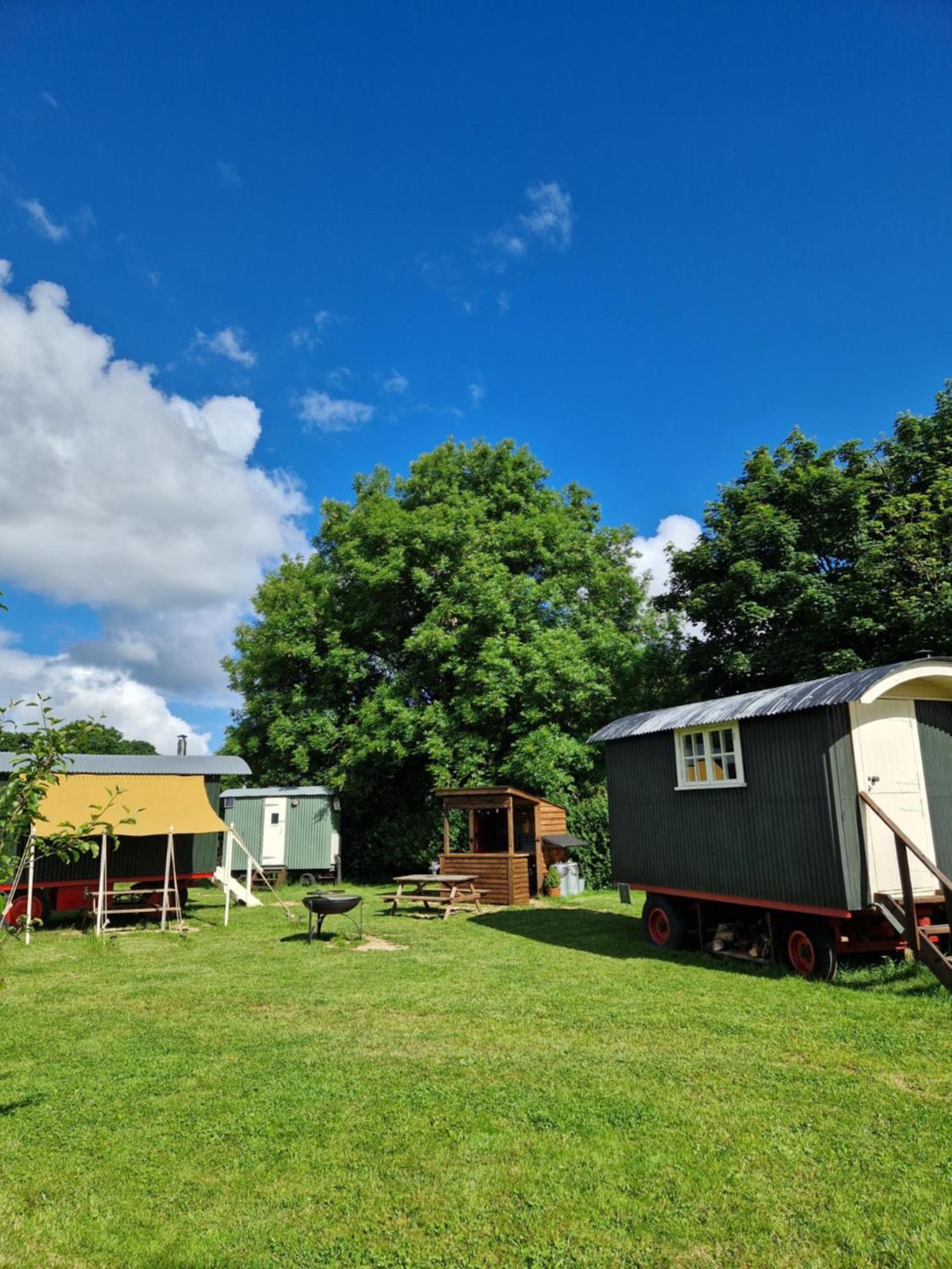 The Delkin Shepherds Huts Castle Combe Exteriér fotografie