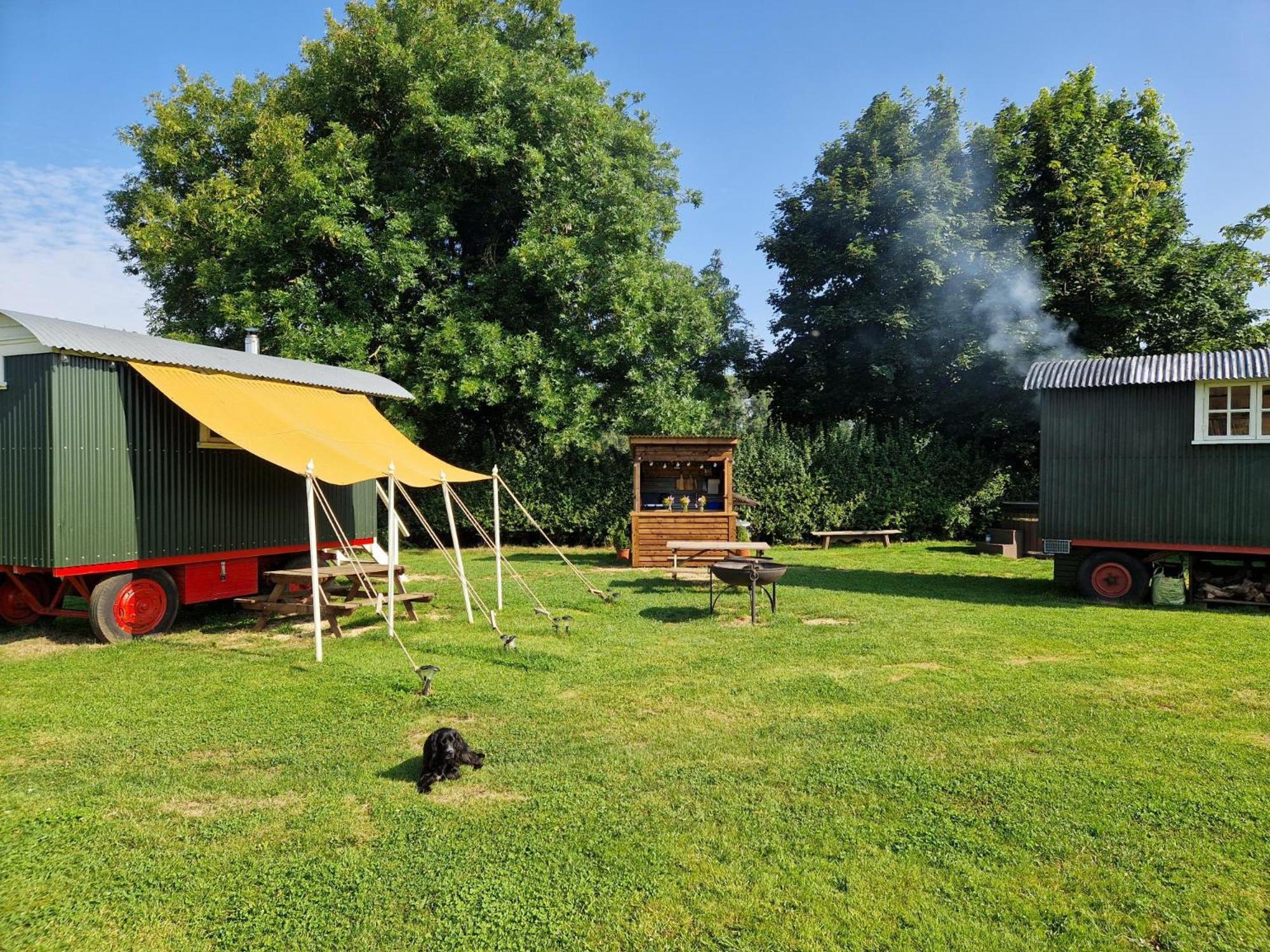 The Delkin Shepherds Huts Castle Combe Exteriér fotografie